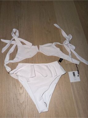 NWT Bridal Beach Riot White Ruffle Tie-Shoulder Bikini Set
